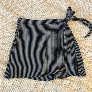 American Eagle Women’s Navy and White Striped Wrap Skirt